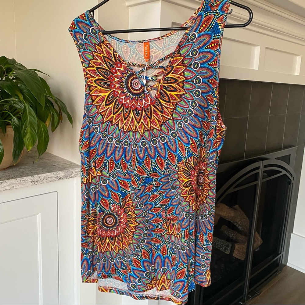 Criss Cross Neckline, Casual Tank Top. Multicolored Flower Print.